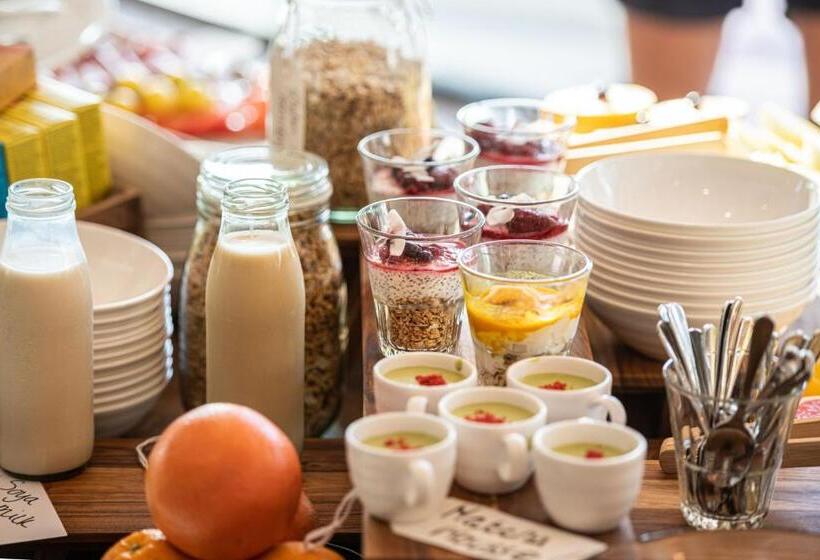 Harbour Beach Club, Hotel & Spa