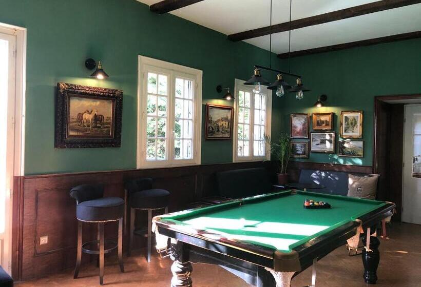 Отель Hôtel D’artiste