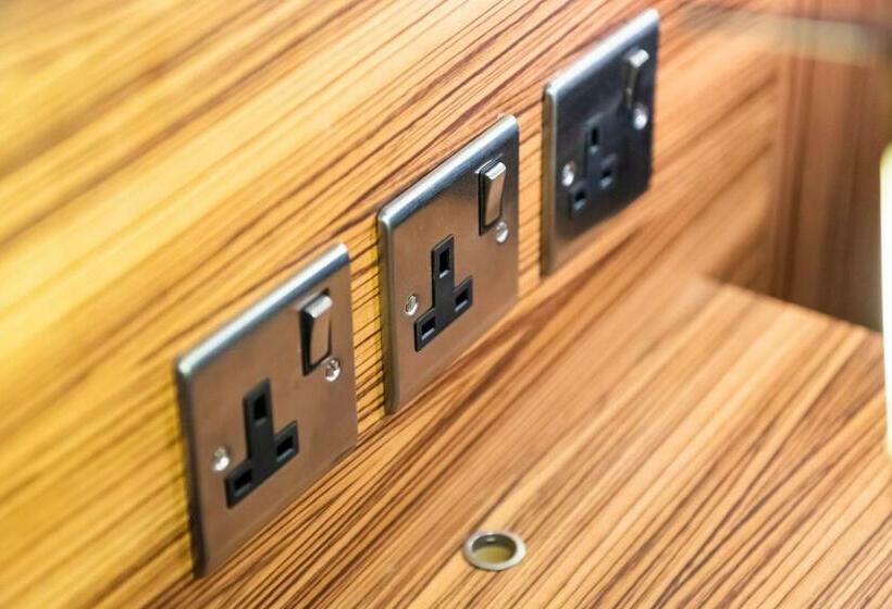 فندق Uno  Heathrow Windsor