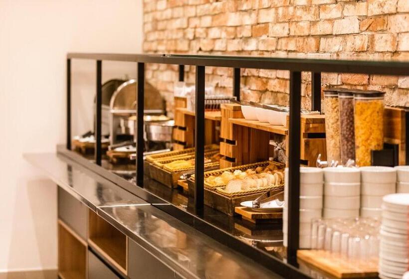 Отель Moov Porto Alegre