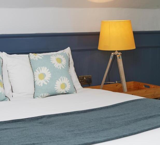 בית מלון כפרי Riverside Inn By Chef & Brewer Collection