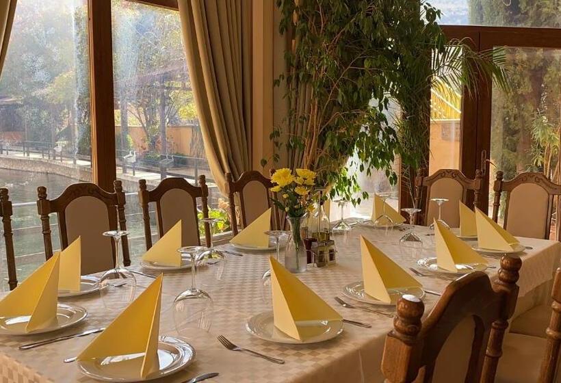 בית מלון כפרי Rritja E Koranit