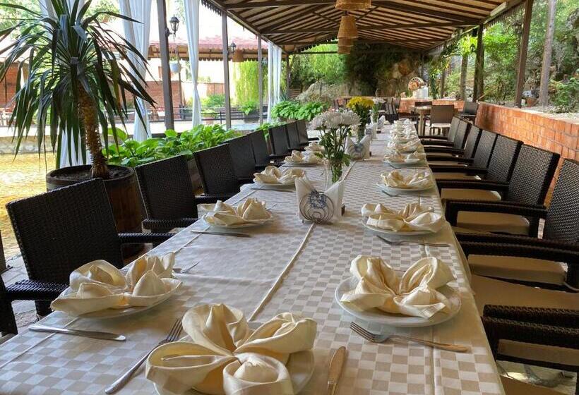 בית מלון כפרי Rritja E Koranit