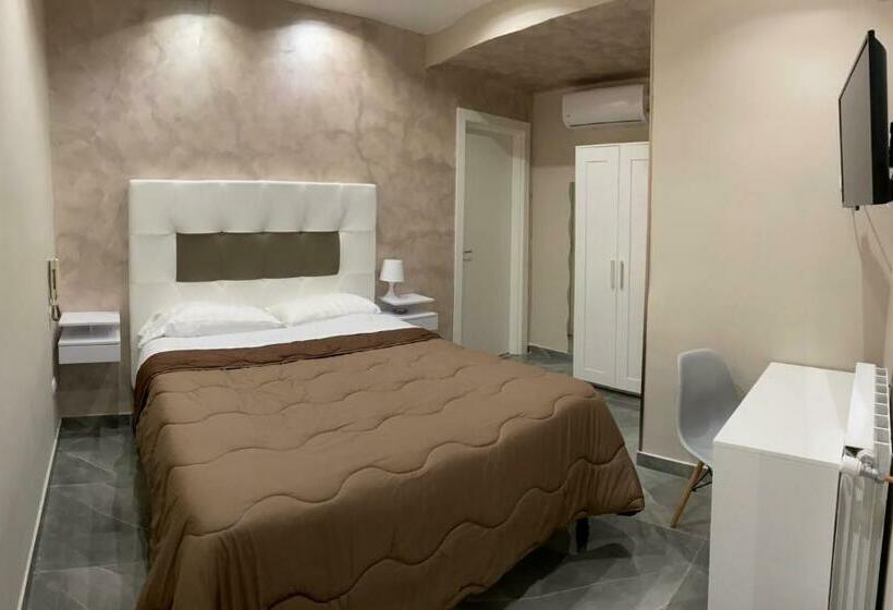 Отель Stranamore