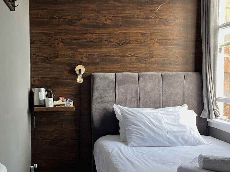 The Wellington Hotel Birmingham   Breakfast Included, Near O2 Academy & City Centre