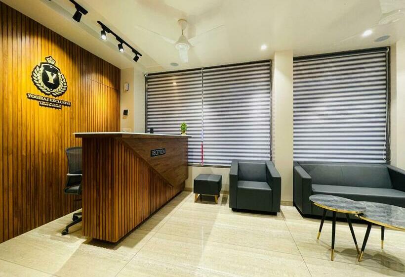 בית מלון כפרי Yogiraj Exclusive Lodge