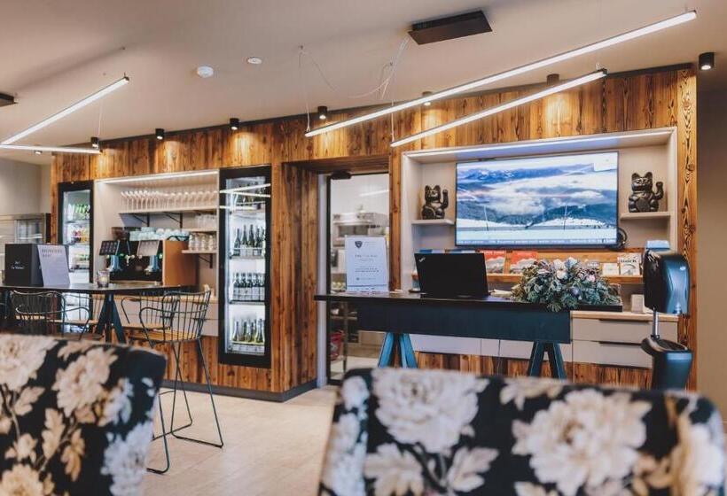 Nikolaus By Avenida Panoramic Wellness Suites