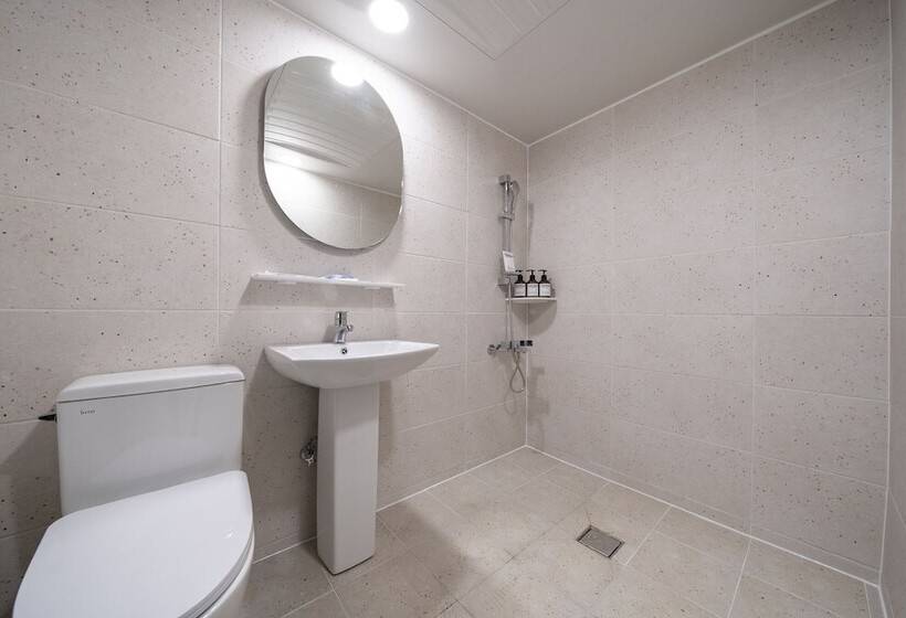 Nomad Aank Hotel Gumi