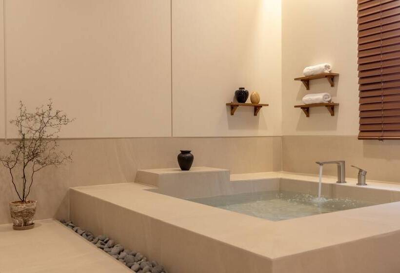 Nomad Aank Hotel Gumi