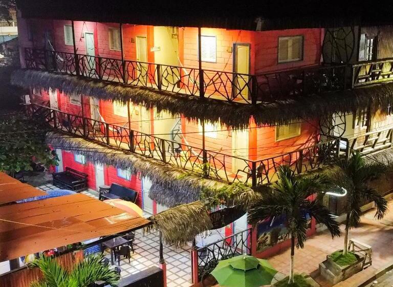 هاستل Arrecife Montañita Hostal