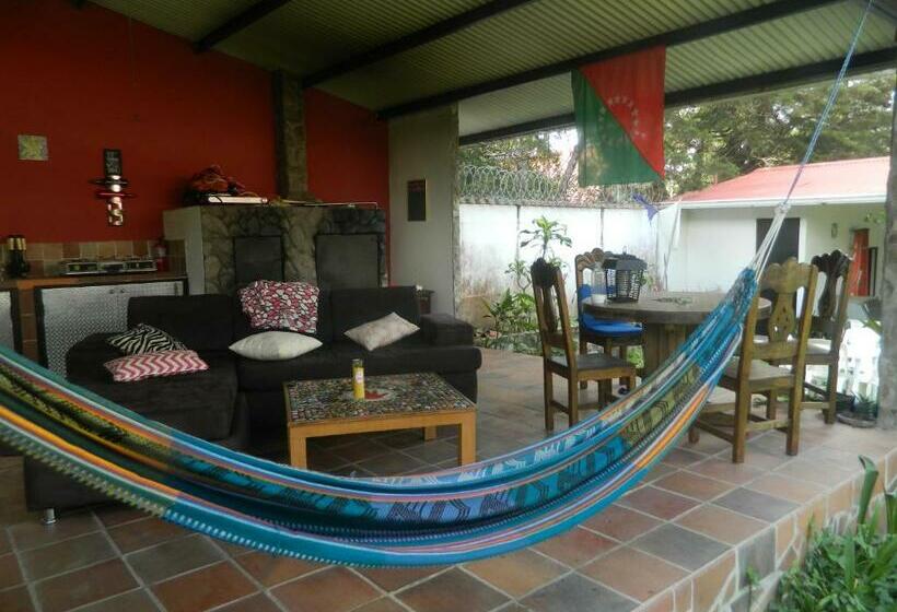 Общежитие La Jungla Experience Lodgings   Vacation Home And Apartment