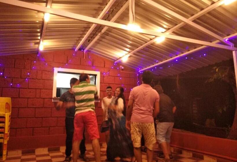 הוסטל Pinacle Inn