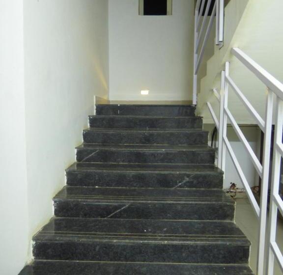 הוסטל Pinacle Inn