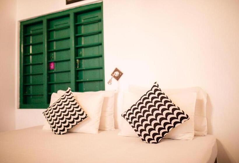 Backpack Beach Hostel & Reggae Bar