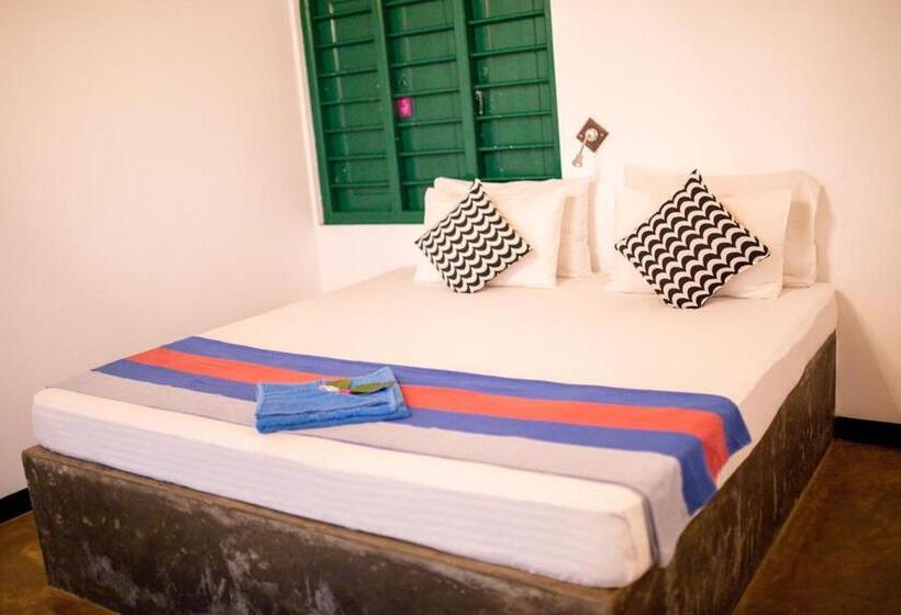 Backpack Beach Hostel & Reggae Bar