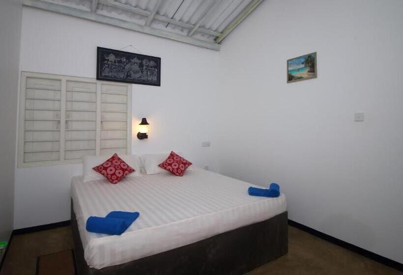 Backpack Beach Hostel & Reggae Bar