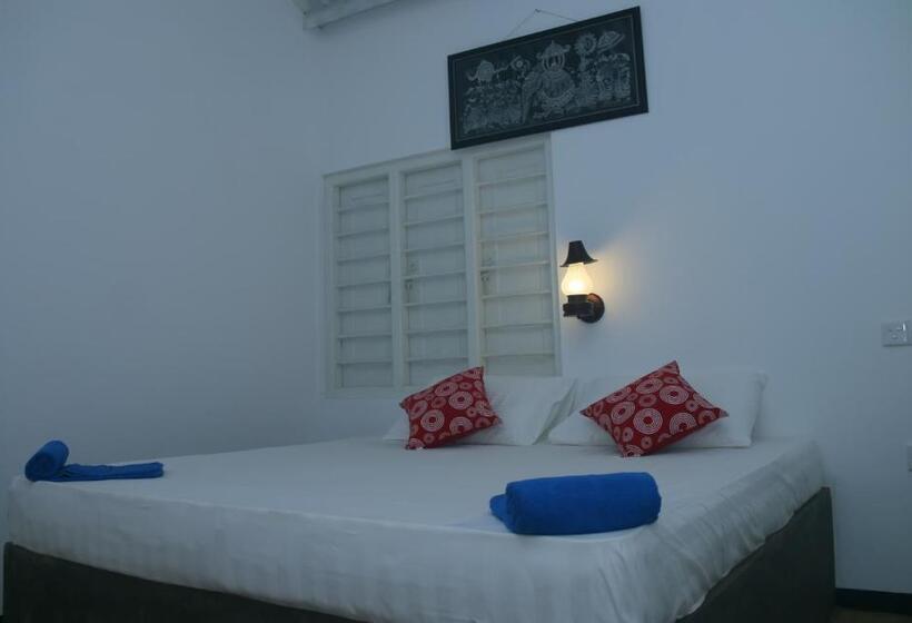 Backpack Beach Hostel & Reggae Bar