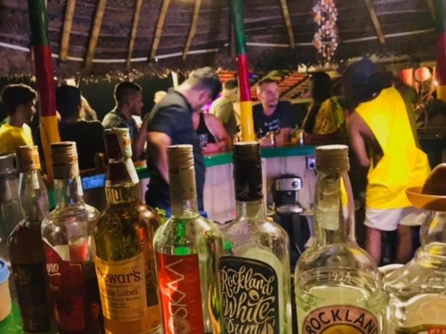 Backpack Beach Hostel & Reggae Bar