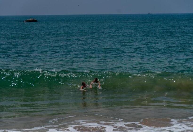 Backpack Beach Hostel & Reggae Bar