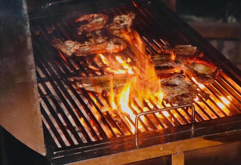 Backpack Beach Hostel & Reggae Bar