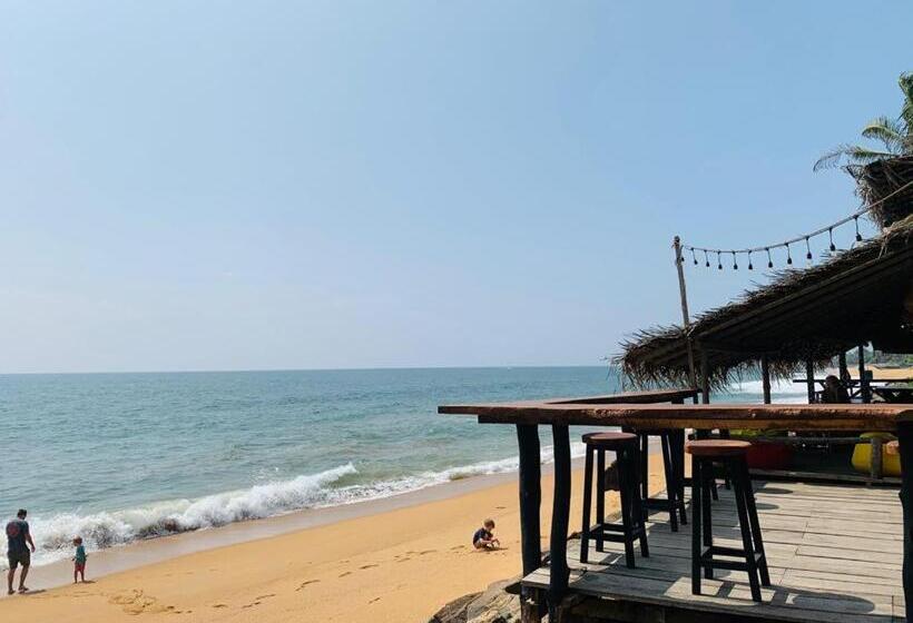 Backpack Beach Hostel & Reggae Bar