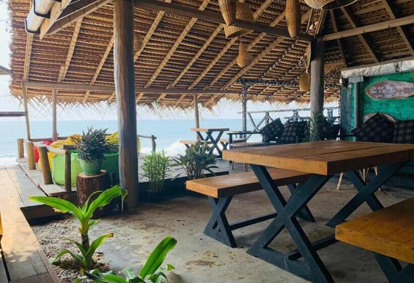 Backpack Beach Hostel & Reggae Bar