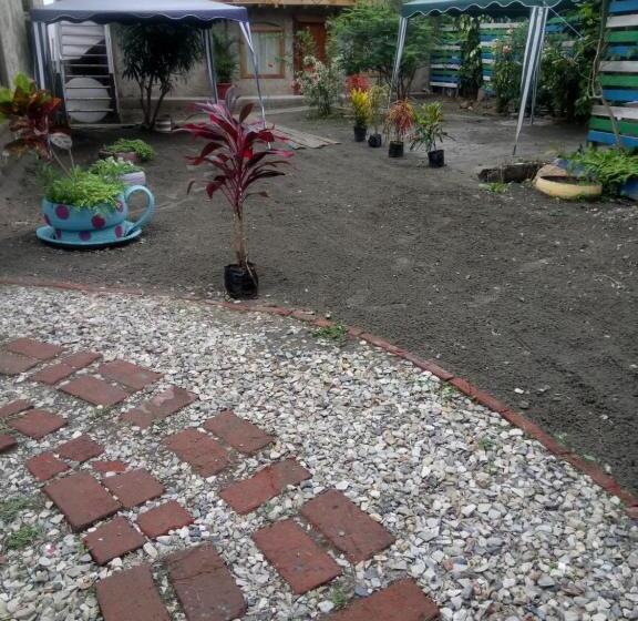 تختخواب و صبحانه Buganvilla Guest House