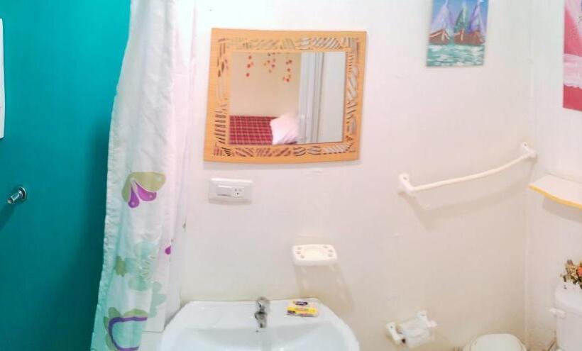 تختخواب و صبحانه Buganvilla Guest House