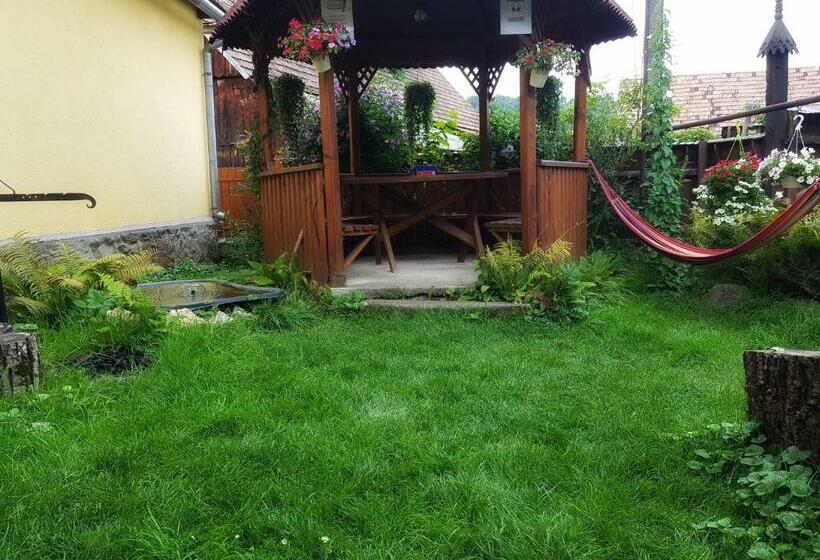 مبيت وإفطار Eszter Panzió