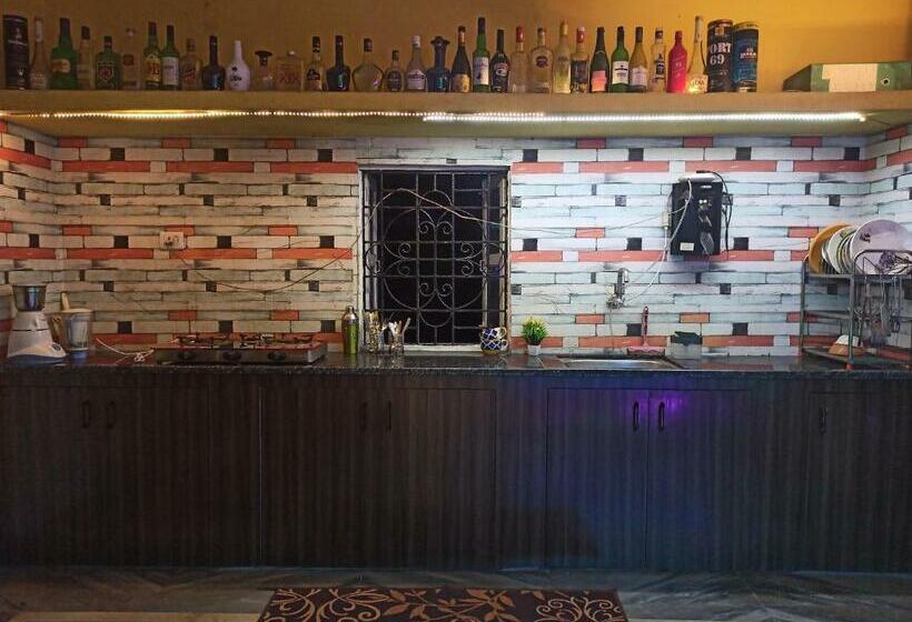 مبيت وإفطار 4bhk Private Farm House For Budget Group Stay