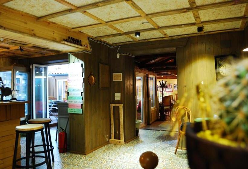 בית מלון כפרי London