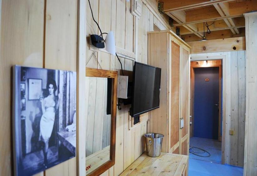 בית מלון כפרי London