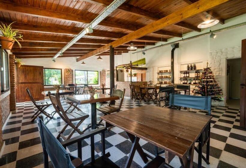 هتل Los Sauces Posada