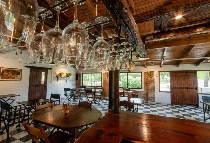 هتل Los Sauces Posada