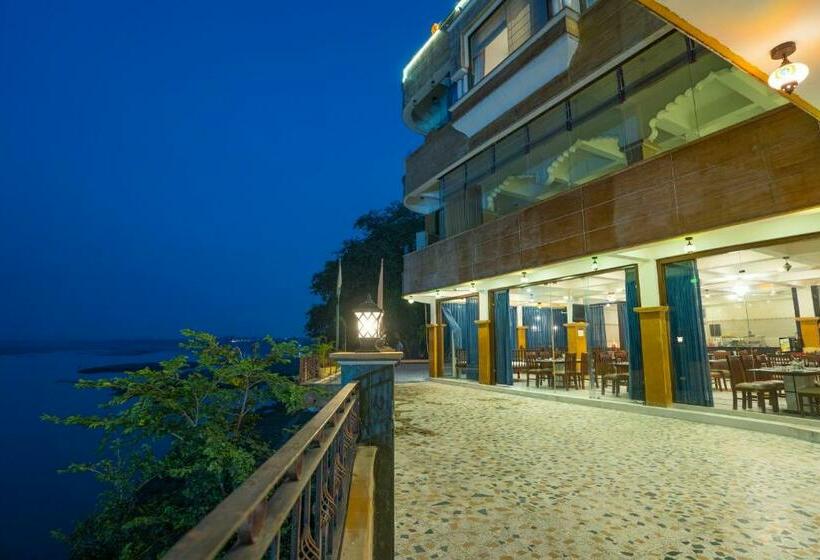 בית מלון כפרי Narmade River View Resort