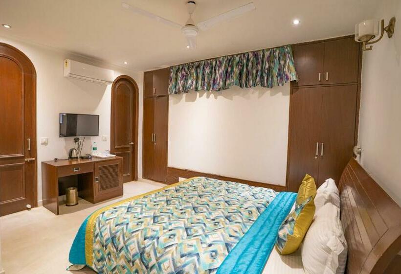 בית מלון כפרי Narmade River View Resort