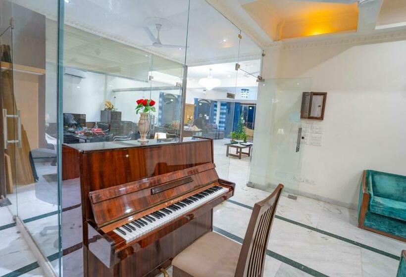 בית מלון כפרי Narmade River View Resort