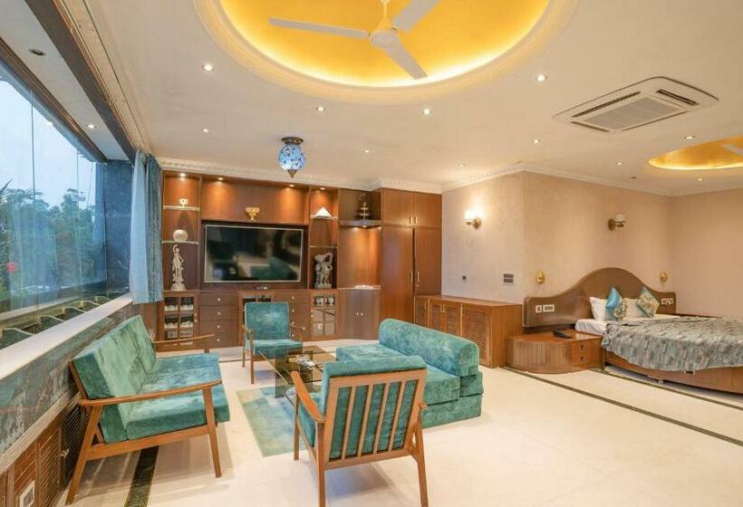 בית מלון כפרי Narmade River View Resort