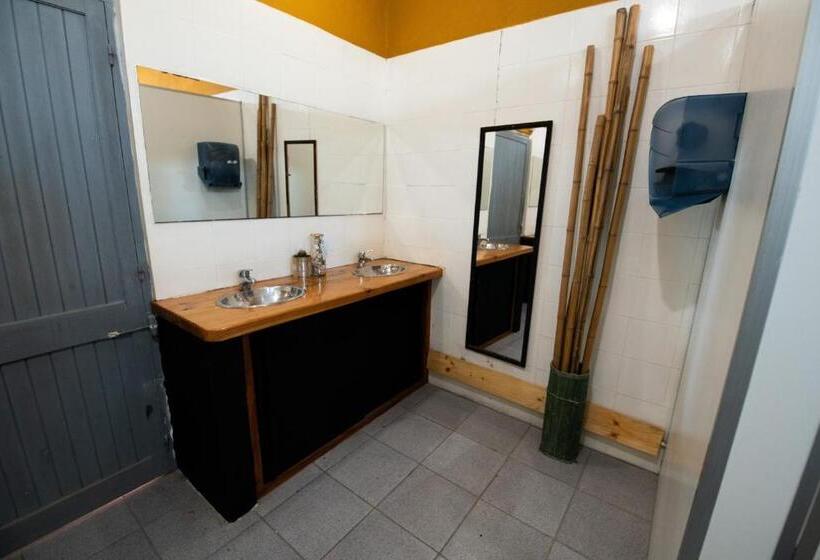 Mundaka Hostel Y Bar