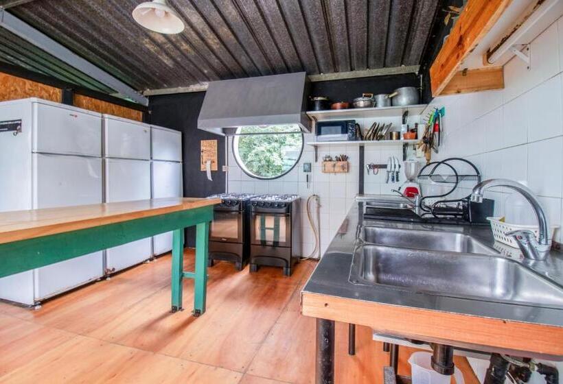 Mundaka Hostel Y Bar