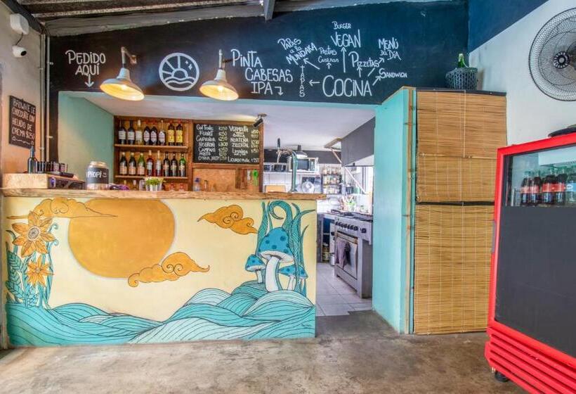 Mundaka Hostel Y Bar