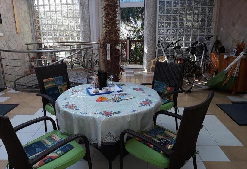 Пансион Kenézy Lux Apartman Vendégház