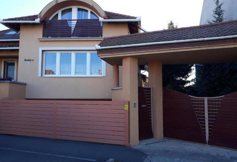 Пансион Kenézy Lux Apartman Vendégház