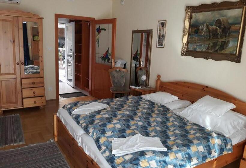 Пансион Kenézy Lux Apartman Vendégház