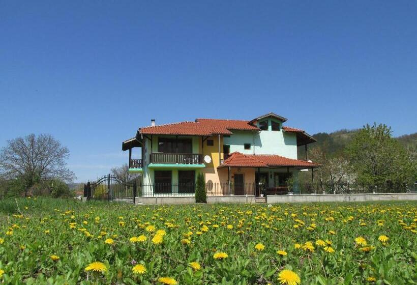 펜션 Pri Orehite Guesthouse