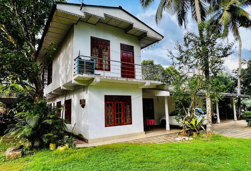 פנסיון Summer Ridge   Homestay