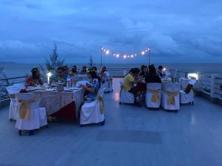 Windy Seaview Resort