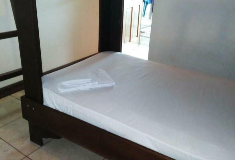 ユースホステル Cabinas Surf Arribadas