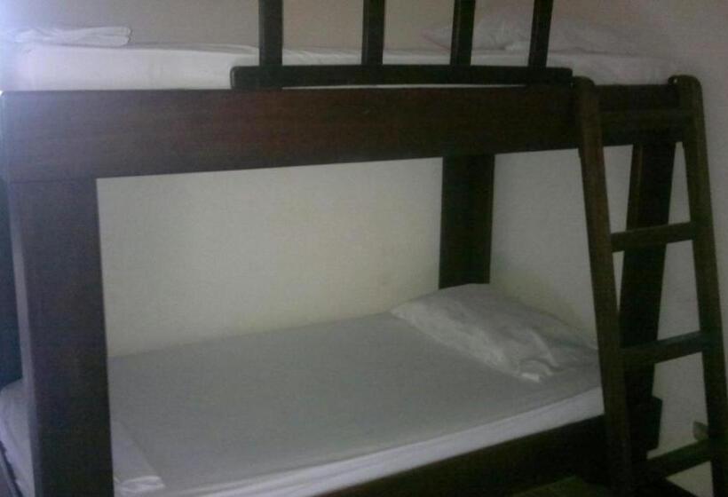 ユースホステル Cabinas Surf Arribadas