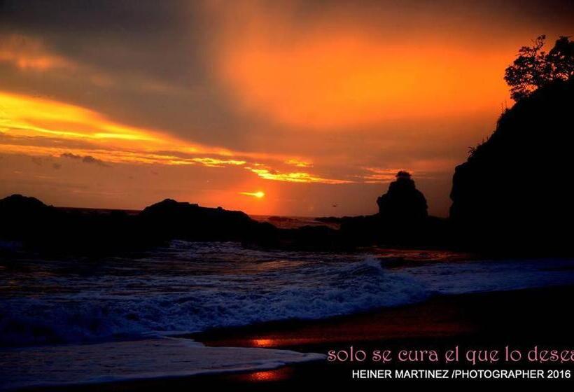 ユースホステル Cabinas Surf Arribadas